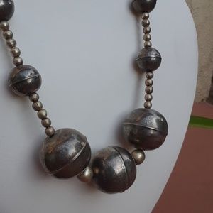 Vintage 1970 India style silver metal beaded neckl